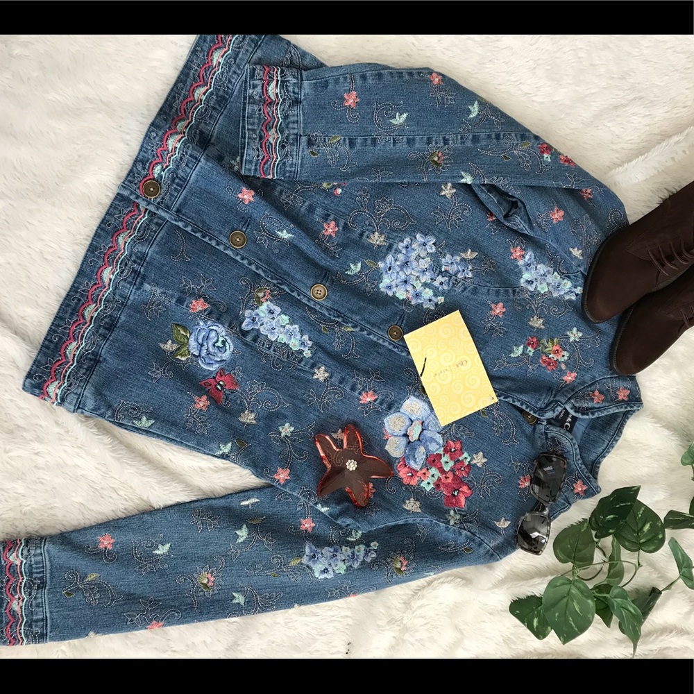 Denim jean jacket w embroidery